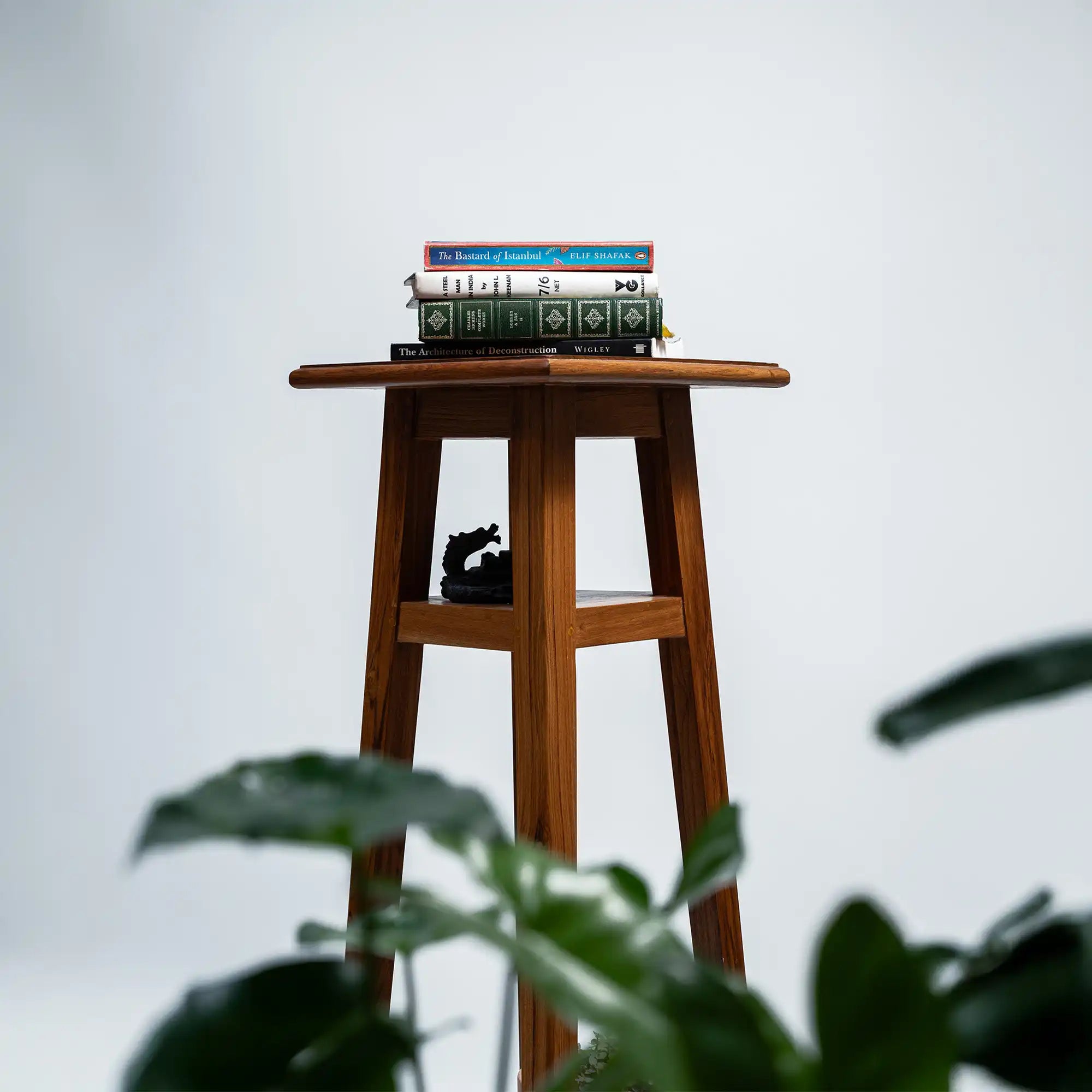 The Maharaja Heritage Pedestal Stand